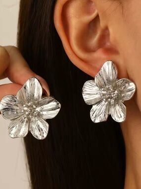 Stainless Steel Flower Stud Earrings for Women in Silver